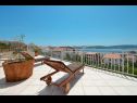 Ferienwohnungen Bozo - amazing terrace and sea view: A1(4) Okrug Gornji - Insel Ciovo  - Meerblick (Objekt und Umgebung)