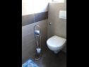 Ferienwohnungen Zrinko A1(5)-Mali, A2(5)-Veliki Novi Vinodolski - Riviera Crikvenica  - Ferienwohnung - A1(5)-Mali: Badezimmer mit Toilette