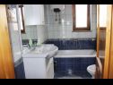 Ferienwohnungen Marina A1(5) Medulin - Istrien  - Ferienwohnung - A1(5): Badezimmer mit Toilette