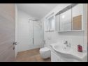 Ferienhaus LariF - luxury in nature: H(10+2) Nedescina - Istrien  - Kroatien - H(10+2): Badezimmer mit Toilette