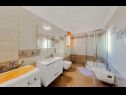Ferienhaus Klo - with pool : H(8) Valtura - Istrien  - Kroatien - H(8): Badezimmer mit Toilette