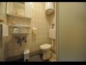 Ferienwohnungen Pava SA1 (2), SA2 (2) Vrbnik - Insel Krk  - Studio-Ferienwohnung - SA2 (2): Badezimmer mit Toilette