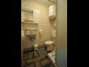 Ferienwohnungen Pava SA1 (2), SA2 (2) Vrbnik - Insel Krk  - Studio-Ferienwohnung - SA2 (2): Badezimmer mit Toilette