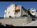 Ferienwohnungen und Zimmer Led - near sea: SA1(2), A2(2+2), A3(2+2), R4(2), R5(2), A6(2+1), A7(2+2) Brela - Riviera Makarska  - Haus