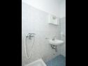 Ferienwohnungen Željko - spacious and affordable A1(6+2), SA2(2), SA3(2), SA4(2+1) Makarska - Riviera Makarska  - Studio-Ferienwohnung - SA3(2): Badezimmer mit Toilette