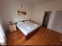 Ferienwohnungen Željko - spacious and affordable A1(6+2), SA2(2), SA3(2), SA4(2+1) Makarska - Riviera Makarska  - Ferienwohnung - A1(6+2): Schlafzimmer