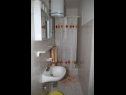 Ferienwohnungen Sini - with parking : A1 (4+1), SA2 (2), SA3 (2), A4 (3+1) Makarska - Riviera Makarska  - Studio-Ferienwohnung - SA2 (2): Badezimmer mit Toilette