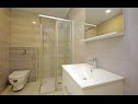Ferienwohnungen Luxury - heated pool, sauna and gym: A1(2), A2(2), A3(4), A4(2), A5(4), A6(2) Makarska - Riviera Makarska  - Badezimmer mit Toilette