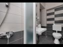 Ferienwohnungen Prgo - close to center & parking: A(6) Makarska - Riviera Makarska  - Ferienwohnung - A(6): Badezimmer mit Toilette