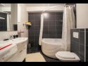 Ferienhaus Mirta - rustic villa: H(4+2) Podgora - Riviera Makarska  - Kroatien - H(4+2): Badezimmer mit Toilette