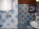 Ferienwohnungen Dragan - Economy Apartments: A1 Veci (4+1), A2 Manji (4+1) Jezera - Insel Murter  - Ferienwohnung - A1 Veci (4+1): Badezimmer mit Toilette