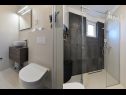 Ferienwohnungen Nata - free parking A1(4+2) Murter - Insel Murter  - Ferienwohnung - A1(4+2): Badezimmer mit Toilette