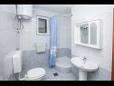 Ferienwohnungen Petar - free parking A1(3+1), A2(5) Dugi Rat - Riviera Omis  - Ferienwohnung - A2(5): Badezimmer mit Toilette