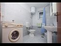 Ferienwohnungen Petar - free parking A1(3+1), A2(5) Dugi Rat - Riviera Omis  - Ferienwohnung - A2(5): Badezimmer mit Toilette