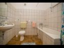 Ferienwohnungen Saga - with swimming pool A2(2+1), A3(6+1) Lokva Rogoznica - Riviera Omis  - Ferienwohnung - A2(2+1): Badezimmer mit Toilette