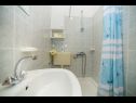 Ferienwohnungen Saga - with swimming pool A2(2+1), A3(6+1) Lokva Rogoznica - Riviera Omis  - Ferienwohnung - A3(6+1): Badezimmer mit Toilette