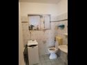 Ferienwohnungen Renko - free parking : A1(2+2) Omis - Riviera Omis  - Ferienwohnung - A1(2+2): Badezimmer mit Toilette