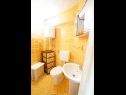 Ferienwohnungen Lile - comfortable 3 bedroom apartment: A1(6+2) Pisak - Riviera Omis  - Ferienwohnung - A1(6+2): Badezimmer mit Toilette