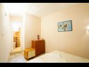 Ferienwohnungen Lile - comfortable 3 bedroom apartment: A1(6+2) Pisak - Riviera Omis  - Ferienwohnung - A1(6+2): Schlafzimmer