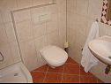 Ferienwohnungen VP SA2(2), A3(3), A4(2+3), A5(3), A6(2+2) Stanici - Riviera Omis  - Studio-Ferienwohnung - SA2(2): Badezimmer mit Toilette
