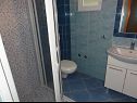 Ferienwohnungen VP SA2(2), A3(3), A4(2+3), A5(3), A6(2+2) Stanici - Riviera Omis  - Ferienwohnung - A6(2+2): Badezimmer mit Toilette