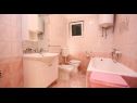 Ferienwohnungen Per - comfortable  family apartments A1(2+2), A2(4+1), A3(2+2) Grebastica - Riviera Sibenik  - Ferienwohnung - A1(2+2): Badezimmer mit Toilette