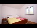 Ferienwohnungen Per - comfortable  family apartments A1(2+2), A2(4+1), A3(2+2) Grebastica - Riviera Sibenik  - Ferienwohnung - A2(4+1): Schlafzimmer