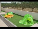 Ferienhaus Ivy - with outdoor swimming pool: H(4+2) Vodice - Riviera Sibenik  - Kroatien - Kinderspielplatz