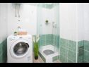 Ferienwohnungen Tatja - 2 bedroom apartment: A1(4+1) Necujam - Insel Solta  - Ferienwohnung - A1(4+1): Badezimmer mit Toilette