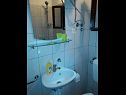 Ferienhaus Ivica - charming house next to the sea H(2+2) Sevid - Riviera Trogir  - Kroatien - H(2+2): Badezimmer mit Toilette