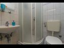 Ferienwohnungen Mil - 80m from the sea A1(4+1), A2(2) Sevid - Riviera Trogir  - Ferienwohnung - A1(4+1): Badezimmer mit Toilette