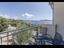 Ferienwohnungen Mil - 80m from the sea A1(4+1), A2(2) Sevid - Riviera Trogir  - Ferienwohnung - A2(2): Balkon