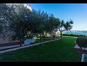 Ferienwohnungen Marijan - beautiful view: A1(6) Trogir - Riviera Trogir  - Garten
