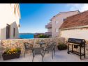 Ferienwohnungen Marijan - beautiful view: A1(6) Trogir - Riviera Trogir  - Grill (Objekt und Umgebung)
