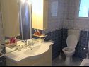 Ferienwohnungen Ivy - spacious with free parking: A1(4) Trogir - Riviera Trogir  - Ferienwohnung - A1(4): Badezimmer mit Toilette