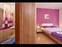 Ferienwohnungen und Zimmer Ivo - with garden: A1(2+2), R1(2+1), R2(2) Trogir - Riviera Trogir  - Ferienwohnung - A1(2+2): Schlafzimmer