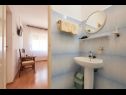 Ferienwohnungen und Zimmer Ivo - with garden: A1(2+2), R1(2+1), R2(2) Trogir - Riviera Trogir  - Zimmer - R2(2): Badezimmer mit Toilette