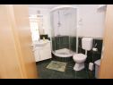 Ferienwohnungen Davorka - 50m from the sea A1(2+2), A2(2+2) Trogir - Riviera Trogir  - Ferienwohnung - A1(2+2): Badezimmer mit Toilette