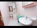 Ferienwohnungen Mare - comfortable apartment : A1(5), A2(5) Trogir - Riviera Trogir  - Ferienwohnung - A2(5): Badezimmer mit Toilette
