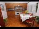 Ferienwohnungen Mare - comfortable apartment : A1(5), A2(5) Trogir - Riviera Trogir  - Ferienwohnung - A2(5): Küche und Speisezimmer
