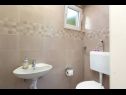 Ferienhaus Holiday Home Josko - 50 m from beach: H(6) Vinisce - Riviera Trogir  - Kroatien - H(6): Badezimmer mit Toilette