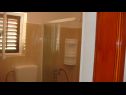 Ferienwohnungen Marin - comfortable apartment near sea: A1(5+2) Vinisce - Riviera Trogir  - Ferienwohnung - A1(5+2): Badezimmer mit Toilette