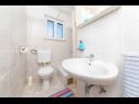 Ferienwohnungen A1(2+2), A2(2+1) Vinisce - Riviera Trogir  - Ferienwohnung - A1(2+2): Badezimmer mit Toilette