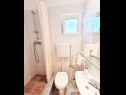 Ferienhaus Dinko - 20 m from sea: H(4+1) Vinisce - Riviera Trogir  - Kroatien - H(4+1): Badezimmer mit Toilette