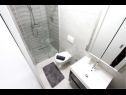 Ferienwohnungen Oasis A1(4+2), A2(2+2), A3(2+2) Nin - Riviera Zadar  - Ferienwohnung - A1(4+2): Badezimmer mit Toilette