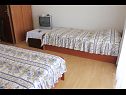 Ferienwohnungen und Zimmer Jagoda - comfy and cozy : A1 Lijevi (3+2), A2 Desni (3+2), R1(4) Zadar - Riviera Zadar  - Ferienwohnung - A1 Lijevi (3+2): Schlafzimmer