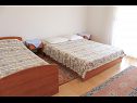 Ferienwohnungen und Zimmer Jagoda - comfy and cozy : A1 Lijevi (3+2), A2 Desni (3+2), R1(4) Zadar - Riviera Zadar  - Ferienwohnung - A2 Desni (3+2): Schlafzimmer