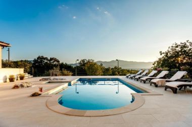 Ferienhaus Jurica-with heated pool: H(8) Nova Sela - Riviera Omis  - Kroatien