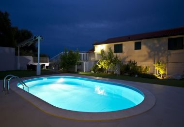 Ferienhaus Miho - with pool : H(12+4) Omis - Riviera Omis  - Kroatien