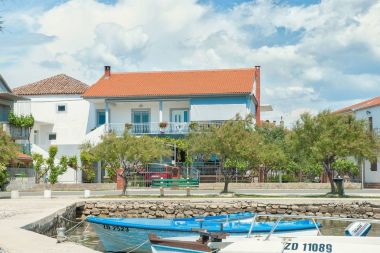 Ferienwohnungen Dama - 10 m from beach: A1(6+1) Sukosan - Riviera Zadar 